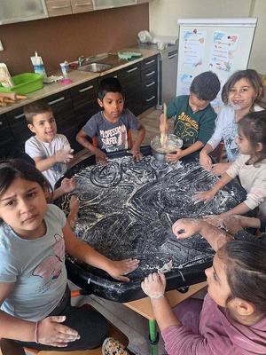 Pečení svatomartinských rohlíčků v MŠ